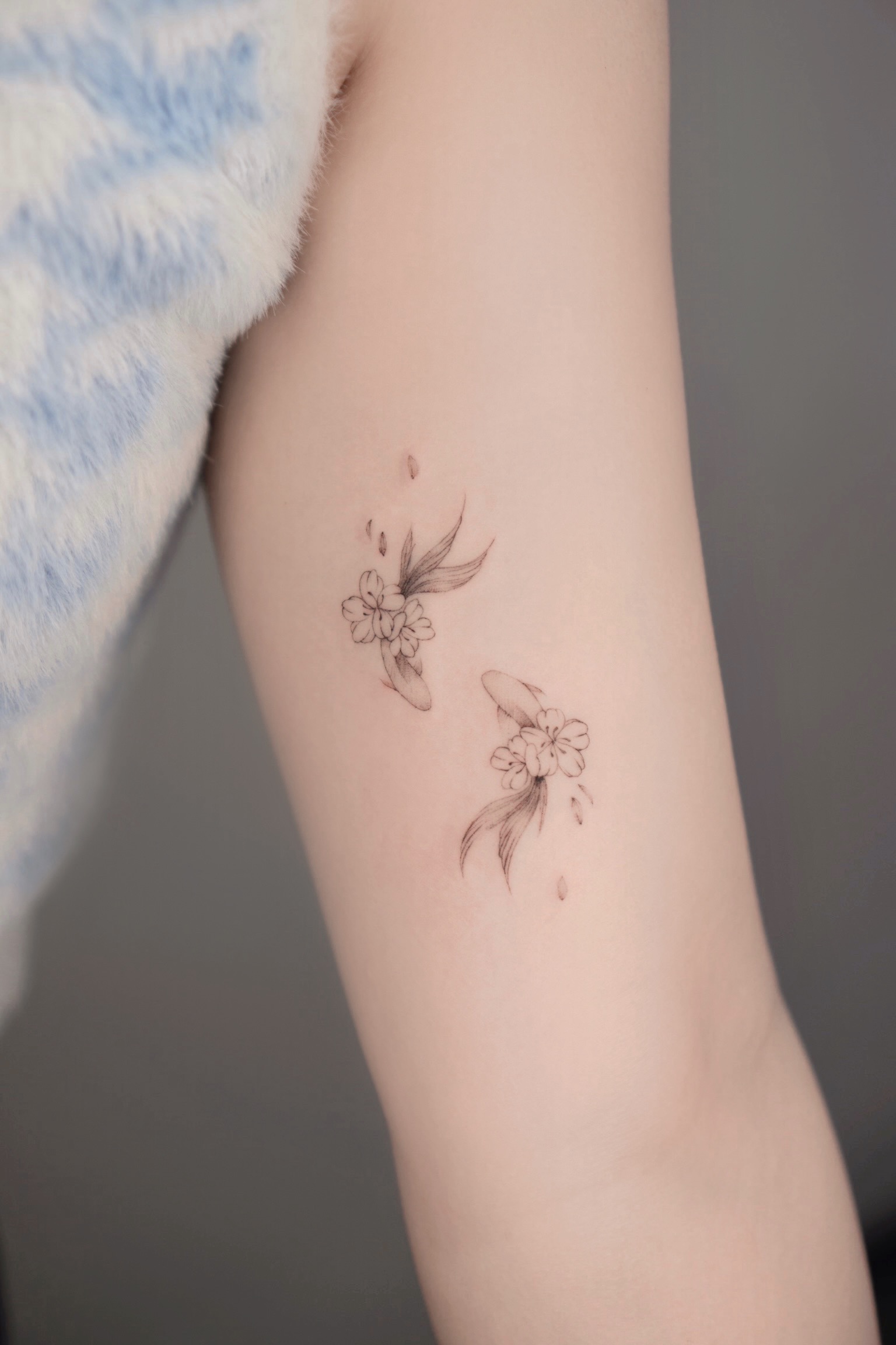 fineline flower fish tattoo 01